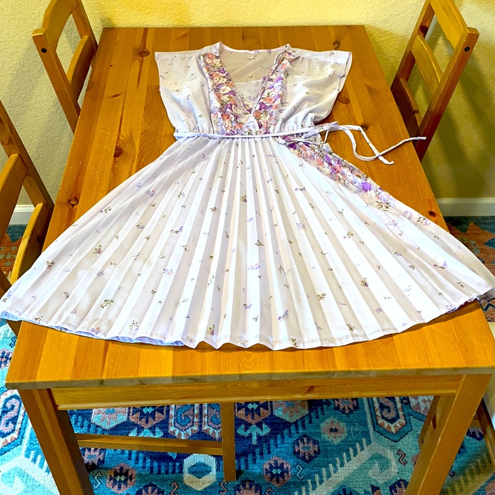 Gorgeous vintage summer dress